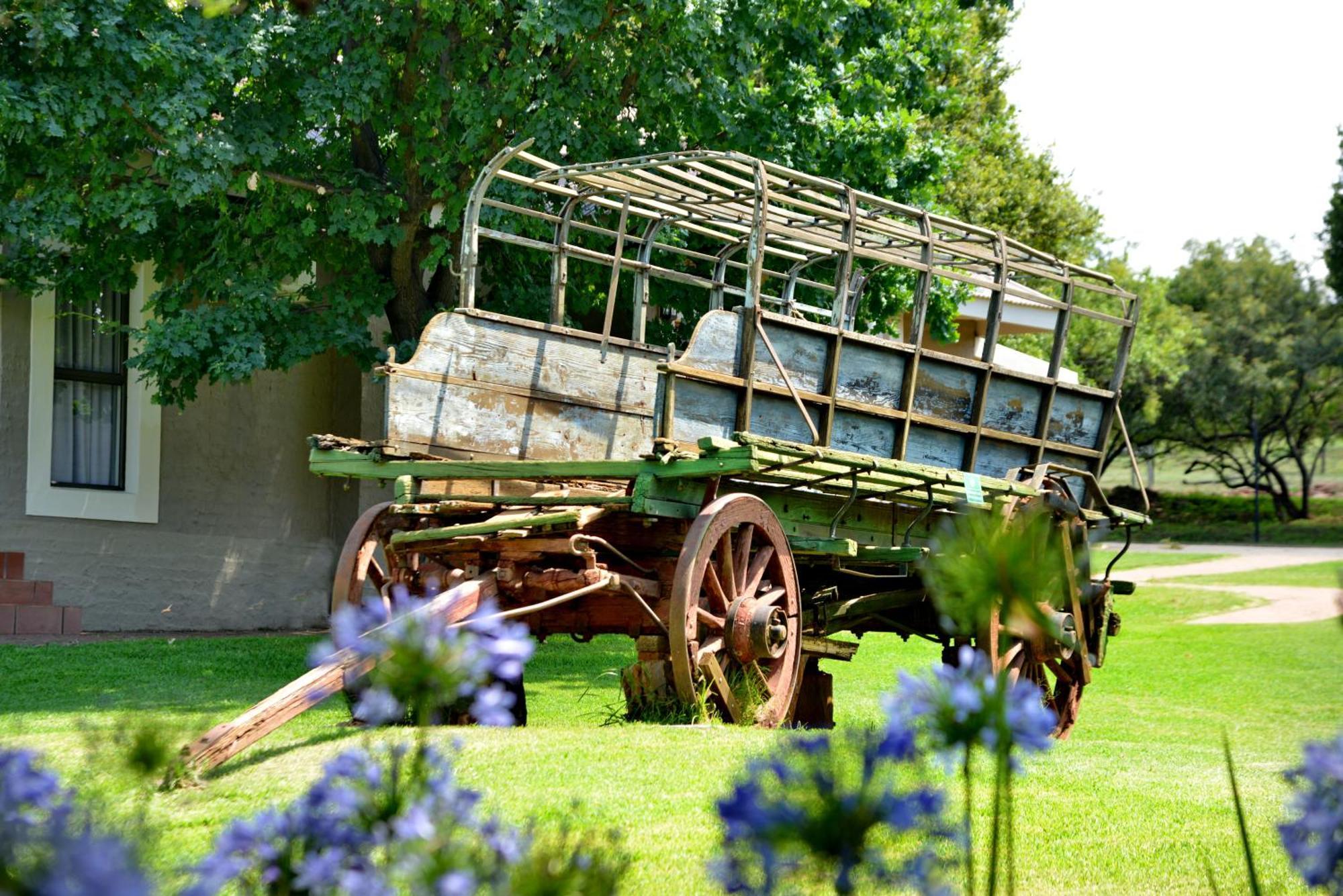 African Hills Safari Lodge & Spa Magaliesburg Eksteriør bilde